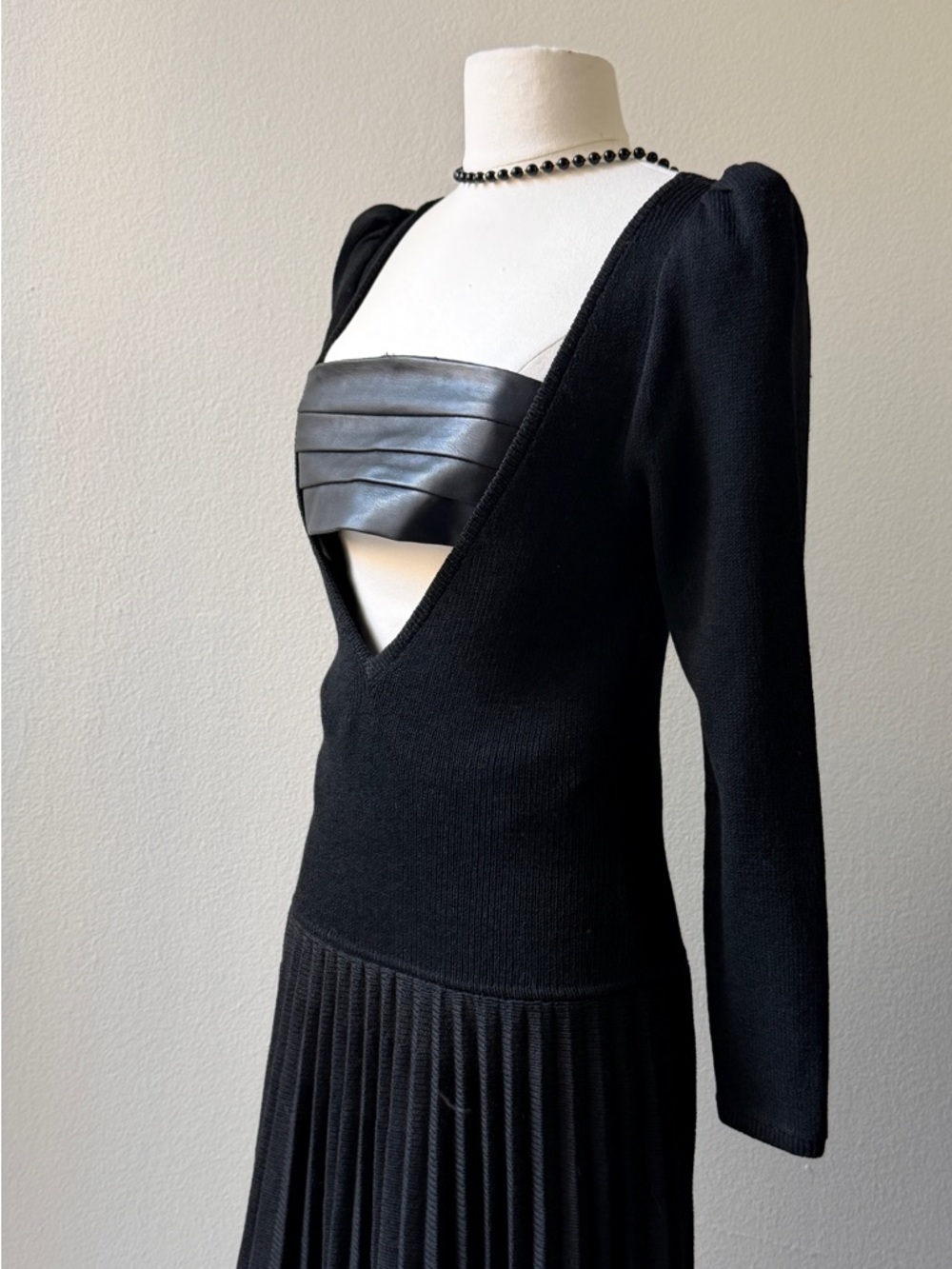 Vintage St John Elegant Black Pleated Maxi Dress - Picture 13 of 14